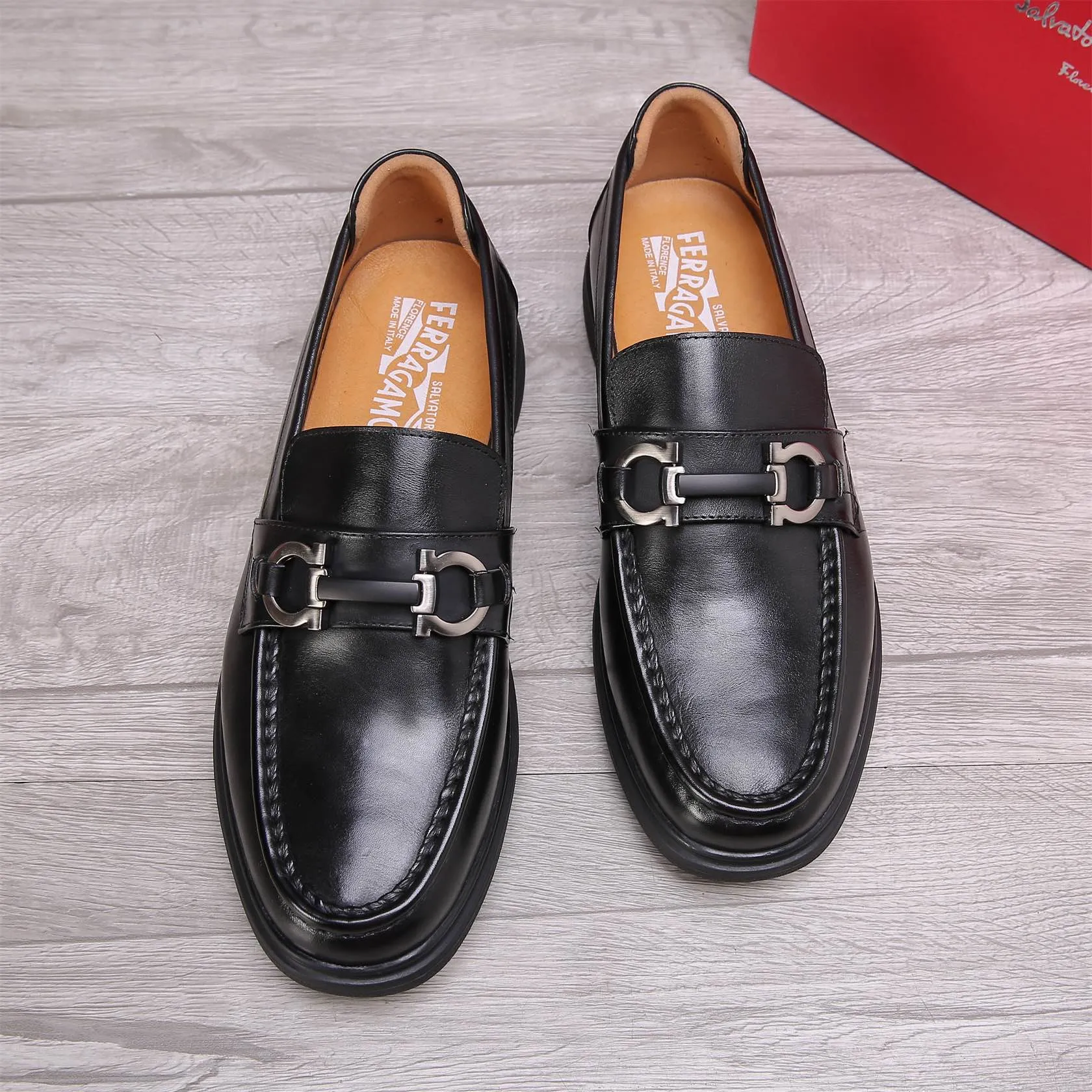 Men's shoes 💰460 🕷🕷🐂【Ferragamo】Ferragamo Popular fashionable casual shoes🇨🇳Official website counter 1:1 production, original mold opening💯Good quality visible, imported high-end first-layer waxed calfskin, water-dyed🐂leather lining🌿very clear texture, high-quality waterproof, non-slip and wear-resistant outsole🎋high quality and low price, truly handmade🍓Black optional! Code number 38-44 (45-46 customized)......
